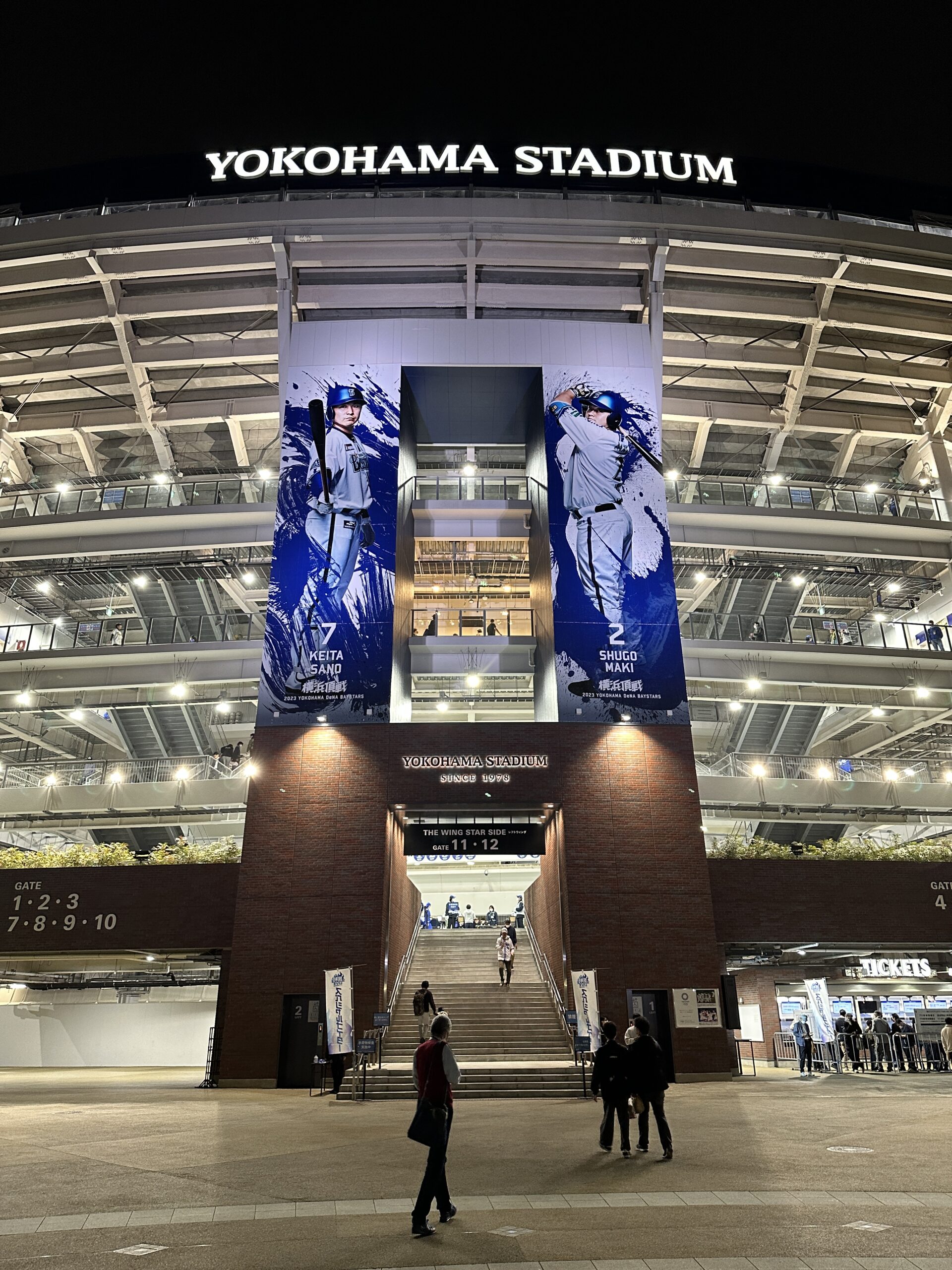 横浜スタジアム正面